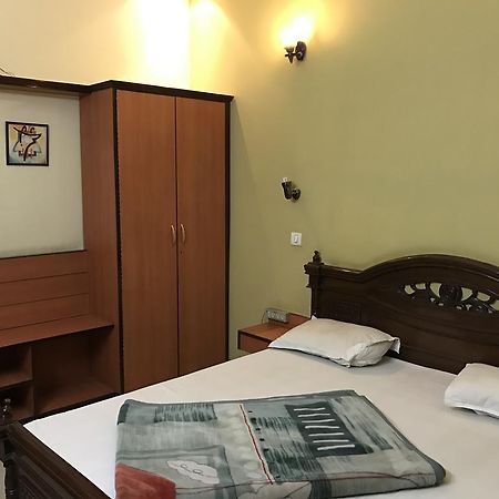 Hotel D R International Амбала Экстерьер фото
