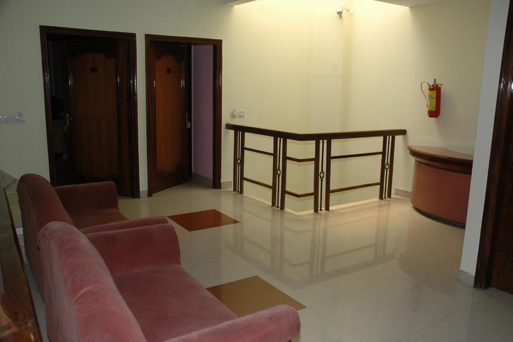 Hotel D R International Амбала Экстерьер фото