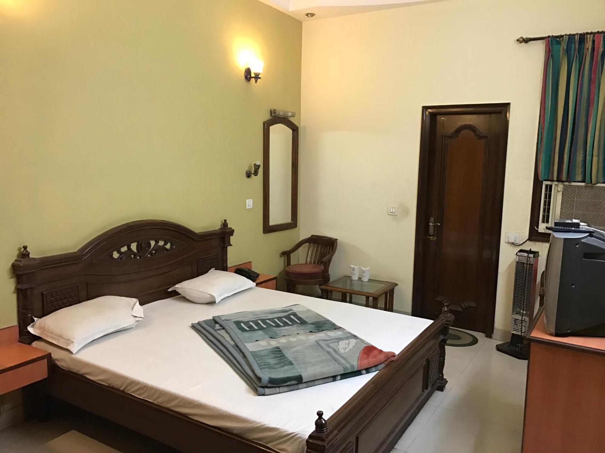Hotel D R International Амбала Номер фото
