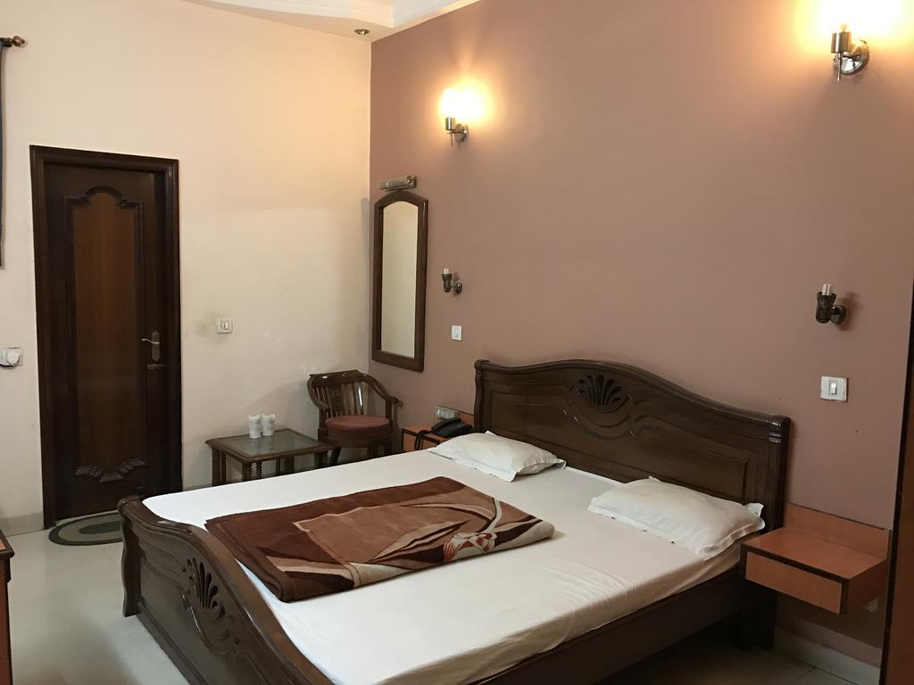 Hotel D R International Амбала Экстерьер фото