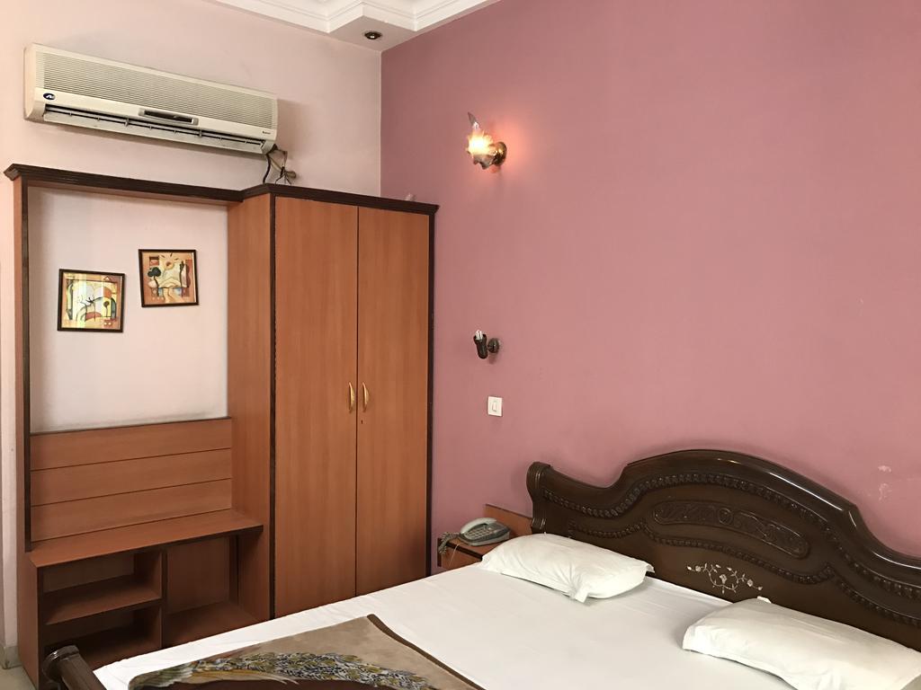 Hotel D R International Амбала Экстерьер фото