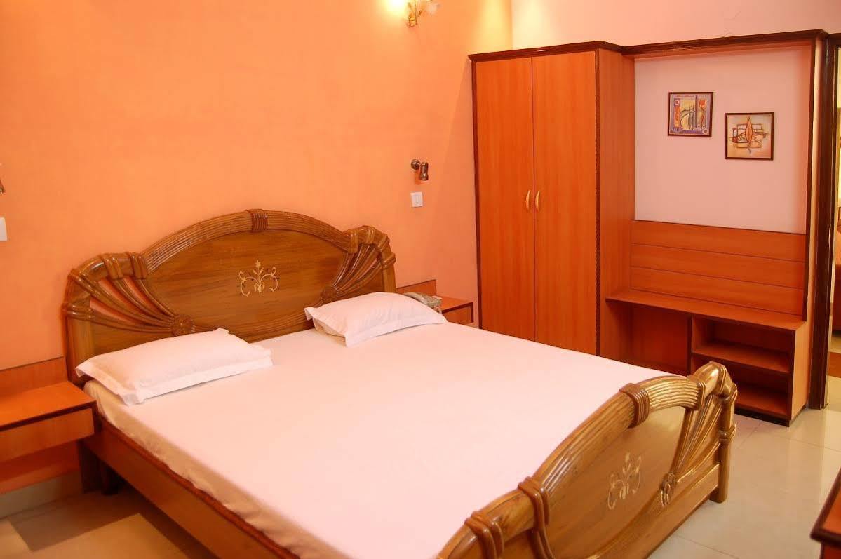 Hotel D R International Амбала Экстерьер фото